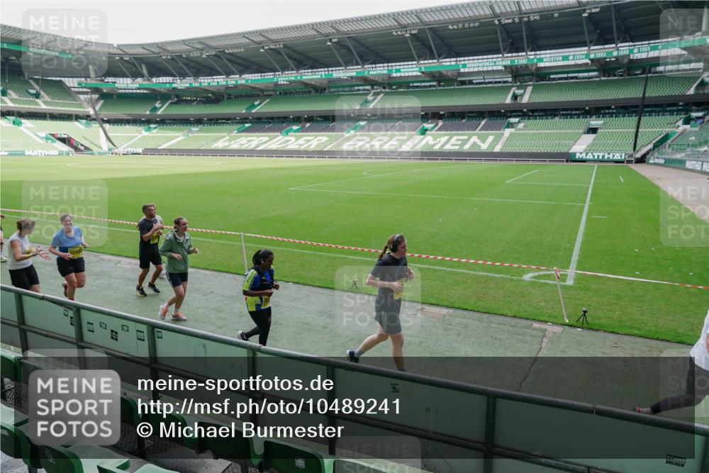 13.09.2026 - 21. swb-Marathon Bremen Michael Burmester http://msf.ph/oto/10489241 13.09.2026 10:43:14 Laufen im Stadion 10002, 10004, 10005, 10148, 10271, 10303, 10325, 10330, 10335, 10361, 10362, 10395, 10396, 10402, 10459, 10474, 10490, 10491, 10513, 10519, 10546, 10557, 10572, 10605, 10606, 10665, 10752, 10756, 10773, 10779, 10784, 10805, 10854, 10880, 10882, 10899, 10900, 10909, 10963, 10977, 10997, 11026, 11027, 11041, 11078, 11084, 11085, 11090, 11097, 11098, 11140, 11173, 11192, 11217, 11264, 11274, 11333, 11337, 11448, 11456, 11461, 11482, 11535 meine-sportfotos.de