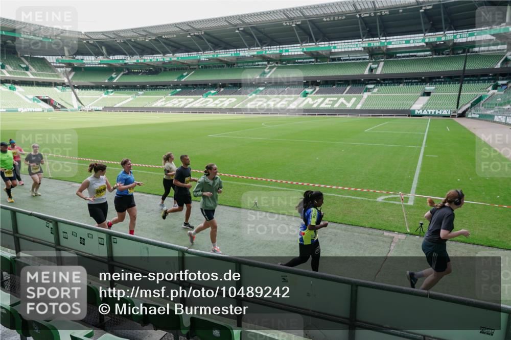 13.09.2026 - 21. swb-Marathon Bremen Michael Burmester http://msf.ph/oto/10489242 13.09.2026 10:43:15 Laufen im Stadion 10002, 10004, 10005, 10148, 10271, 10303, 10325, 10330, 10335, 10361, 10362, 10395, 10396, 10402, 10459, 10474, 10490, 10491, 10513, 10519, 10546, 10557, 10572, 10605, 10606, 10665, 10752, 10756, 10773, 10779, 10784, 10805, 10854, 10880, 10882, 10899, 10900, 10909, 10963, 10977, 10997, 11026, 11027, 11041, 11078, 11084, 11085, 11090, 11097, 11098, 11140, 11173, 11192, 11217, 11264, 11274, 11333, 11337, 11448, 11456, 11461, 11482, 11535 meine-sportfotos.de
