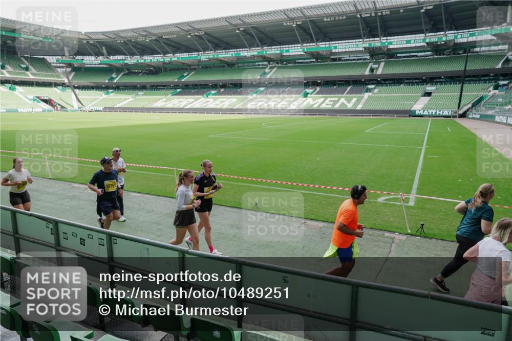 13.09.2026 - 21. swb-Marathon Bremen Michael Burmester http://msf.ph/oto/10489251 13.09.2026 10:43:22 Laufen im Stadion 10002, 10004, 10005, 10148, 10271, 10303, 10325, 10330, 10335, 10361, 10362, 10395, 10396, 10402, 10459, 10474, 10490, 10491, 10513, 10519, 10557, 10572, 10605, 10606, 10665, 10752, 10756, 10773, 10779, 10784, 10805, 10854, 10880, 10882, 10899, 10900, 10909, 10963, 10997, 11026, 11027, 11041, 11078, 11084, 11085, 11090, 11097, 11098, 11140, 11173, 11192, 11217, 11264, 11274, 11333, 11337, 11355, 11408, 11448, 11456, 11461, 11482, 11535 meine-sportfotos.de
