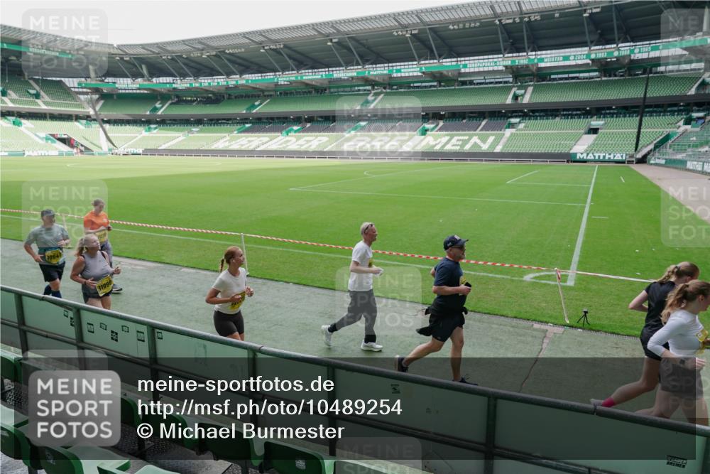 13.09.2026 - 21. swb-Marathon Bremen Michael Burmester http://msf.ph/oto/10489254 13.09.2026 10:43:24 Laufen im Stadion 10002, 10004, 10005, 10148, 10271, 10303, 10325, 10330, 10335, 10361, 10362, 10395, 10396, 10402, 10459, 10474, 10490, 10491, 10513, 10519, 10557, 10572, 10605, 10606, 10629, 10665, 10752, 10756, 10773, 10779, 10784, 10805, 10854, 10880, 10882, 10899, 10900, 10909, 10963, 10997, 11026, 11027, 11041, 11078, 11084, 11085, 11090, 11097, 11098, 11140, 11173, 11192, 11217, 11264, 11274, 11333, 11337, 11355, 11408, 11448, 11456, 11461, 11482, 11535 meine-sportfotos.de