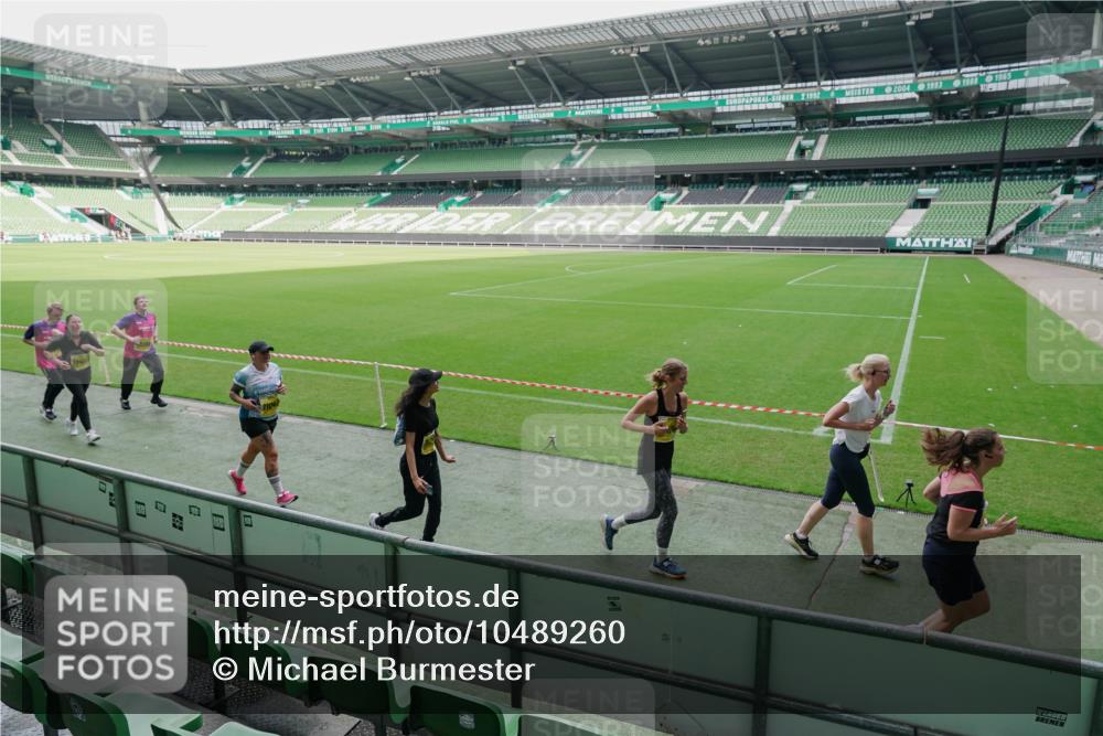 13.09.2026 - 21. swb-Marathon Bremen Michael Burmester http://msf.ph/oto/10489260 13.09.2026 10:43:33 Laufen im Stadion 10002, 10004, 10005, 10148, 10271, 10295, 10303, 10325, 10330, 10335, 10361, 10362, 10395, 10396, 10402, 10459, 10474, 10490, 10491, 10513, 10557, 10572, 10605, 10606, 10629, 10665, 10752, 10756, 10773, 10779, 10784, 10805, 10854, 10880, 10882, 10899, 10900, 10997, 10999, 11026, 11027, 11041, 11078, 11084, 11085, 11090, 11097, 11098, 11140, 11173, 11192, 11217, 11233, 11264, 11274, 11307, 11333, 11337, 11355, 11408, 11448, 11456, 11461, 11482, 11535 meine-sportfotos.de