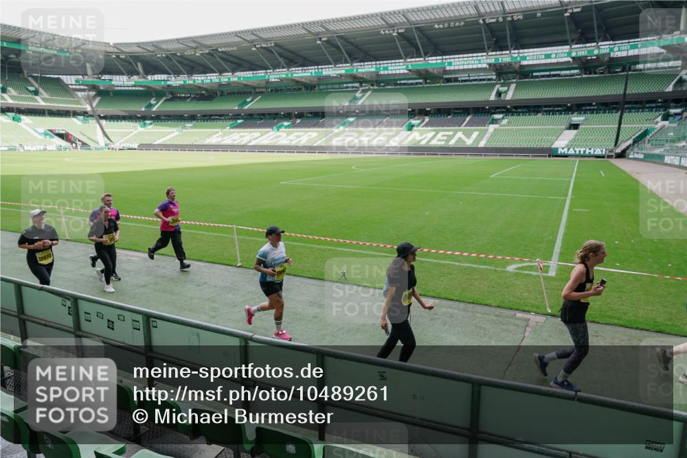 13.09.2026 - 21. swb-Marathon Bremen Michael Burmester http://msf.ph/oto/10489261 13.09.2026 10:43:34 Laufen im Stadion 10002, 10004, 10005, 10148, 10271, 10295, 10303, 10325, 10330, 10335, 10361, 10362, 10395, 10396, 10402, 10459, 10474, 10490, 10491, 10513, 10557, 10572, 10605, 10606, 10629, 10665, 10752, 10756, 10773, 10779, 10784, 10805, 10854, 10880, 10882, 10899, 10900, 10997, 10999, 11026, 11027, 11041, 11078, 11084, 11085, 11090, 11097, 11098, 11140, 11173, 11192, 11217, 11233, 11264, 11274, 11307, 11333, 11337, 11355, 11408, 11448, 11456, 11461, 11482, 11535 meine-sportfotos.de