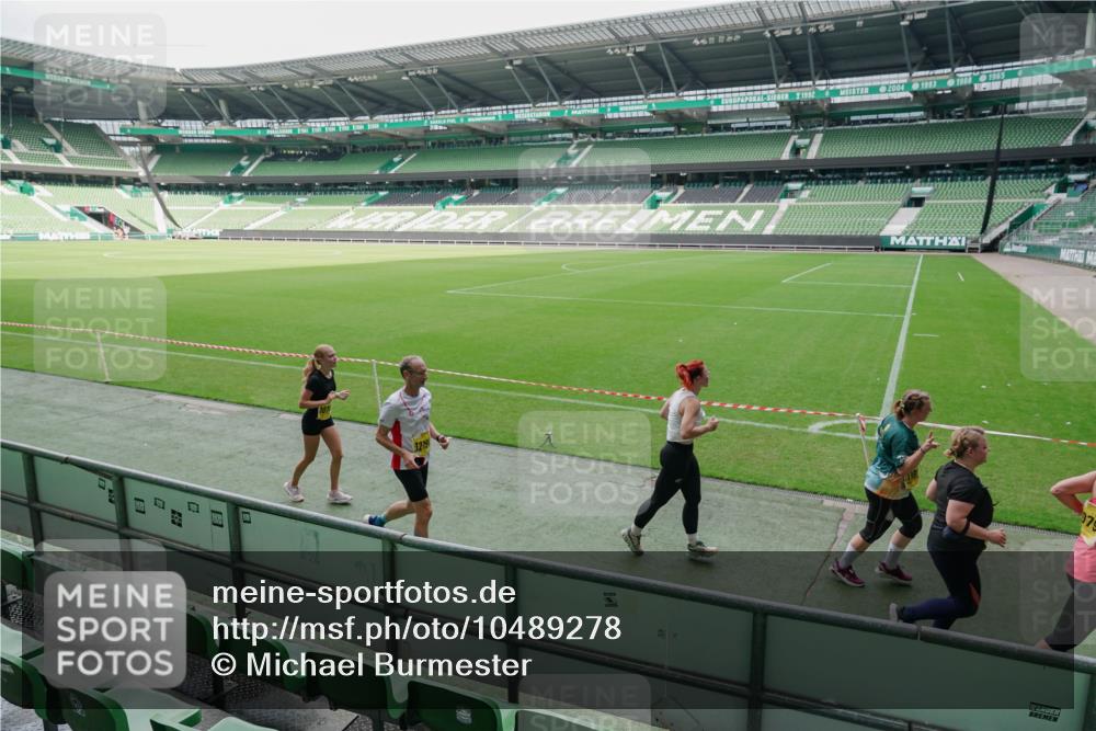 13.09.2026 - 21. swb-Marathon Bremen Michael Burmester http://msf.ph/oto/10489278 13.09.2026 10:43:54 Laufen im Stadion 10002, 10004, 10005, 10176, 10191, 10192, 10271, 10295, 10303, 10325, 10330, 10335, 10361, 10362, 10402, 10459, 10474, 10491, 10513, 10557, 10572, 10605, 10606, 10629, 10752, 10756, 10773, 10779, 10784, 10805, 10880, 10882, 10899, 10900, 10997, 10999, 11026, 11041, 11078, 11173, 11217, 11233, 11264, 11274, 11307, 11333, 11337, 11355, 11385, 11408, 11448, 11456, 11461, 11482, 11535, 11629, 11943, 12311, 10163 meine-sportfotos.de
