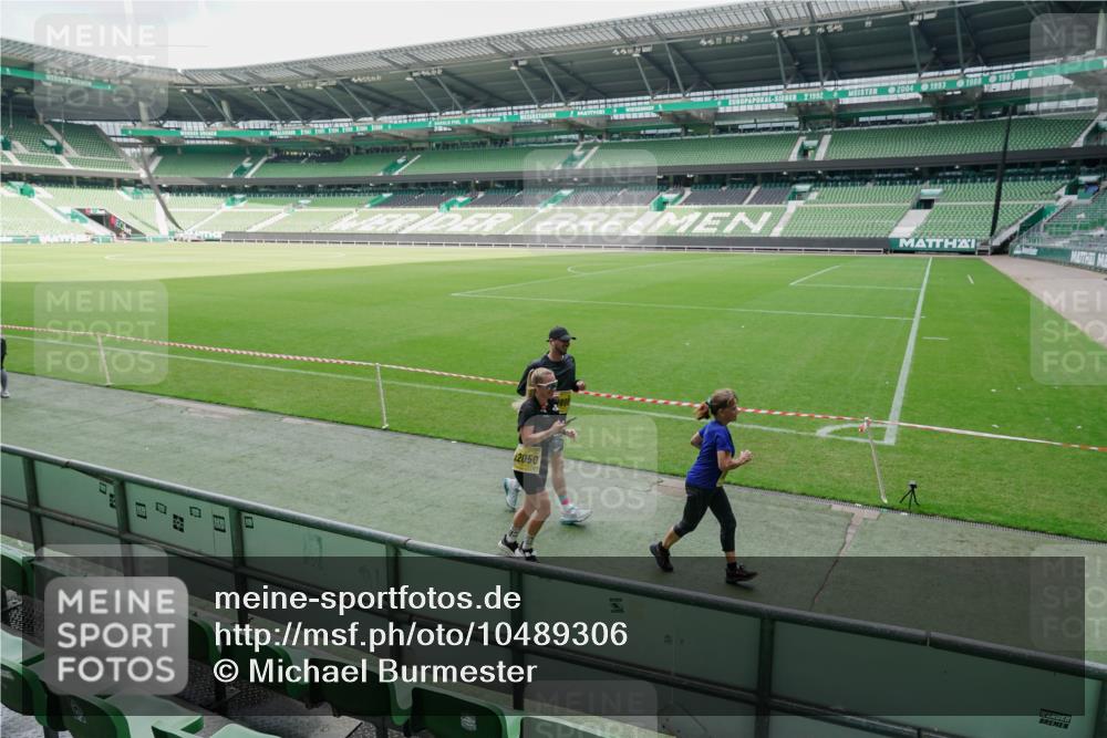 13.09.2026 - 21. swb-Marathon Bremen Michael Burmester http://msf.ph/oto/10489306 13.09.2026 10:44:47 Laufen im Stadion 10004, 10005, 10137, 10176, 10191, 10192, 10194, 10202, 10242, 10271, 10295, 10325, 10335, 10344, 10402, 10430, 10459, 10513, 10524, 10568, 10600, 10605, 10606, 10629, 10679, 10713, 10756, 10779, 10882, 10899, 10900, 10979, 10997, 10999, 11081, 11200, 11217, 11233, 11264, 11307, 11333, 11337, 11355, 11385, 11408, 11448, 11456, 11461, 11482, 11495, 11535, 11629, 11808, 11932, 11943, 12057, 12089, 12151, 12153, 12224, 12226, 12311, 12321, 12539, 10163 meine-sportfotos.de