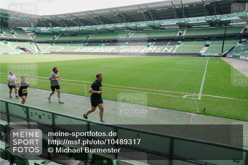 13.09.2026 - 21. swb-Marathon Bremen Michael Burmester http://msf.ph/oto/10489317 13.09.2026 10:45:12 Laufen im Stadion 10137, 10176, 10191, 10192, 10194, 10202, 10242, 10295, 10344, 10430, 10472, 10524, 10568, 10600, 10629, 10651, 10679, 10713, 10756, 10779, 10882, 10979, 10997, 10999, 11081, 11200, 11233, 11307, 11309, 11355, 11367, 11385, 11408, 11495, 11629, 11709, 11808, 11821, 11932, 11943, 12057, 12089, 12151, 12153, 12177, 12178, 12224, 12226, 12311, 12321, 12539, 10148, 10163, 10330 meine-sportfotos.de