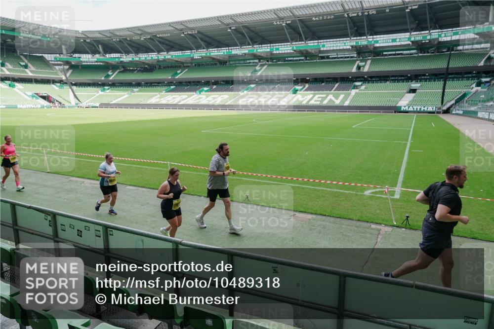 13.09.2026 - 21. swb-Marathon Bremen Michael Burmester http://msf.ph/oto/10489318 13.09.2026 10:45:13 Laufen im Stadion 10137, 10176, 10191, 10192, 10194, 10202, 10242, 10295, 10344, 10430, 10472, 10524, 10568, 10600, 10629, 10651, 10679, 10713, 10756, 10779, 10882, 10979, 10997, 10999, 11081, 11181, 11200, 11233, 11307, 11309, 11355, 11367, 11385, 11408, 11495, 11629, 11709, 11808, 11821, 11932, 11943, 12057, 12089, 12151, 12153, 12177, 12178, 12224, 12226, 12311, 12321, 12539, 10148, 10163, 10330 meine-sportfotos.de