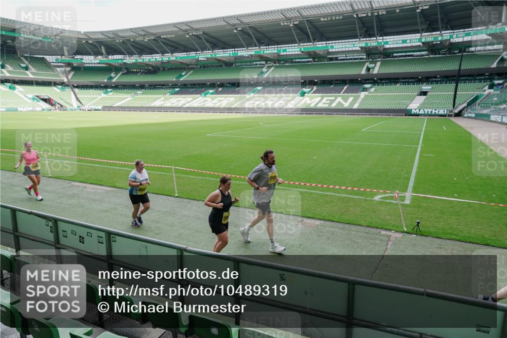 13.09.2026 - 21. swb-Marathon Bremen Michael Burmester http://msf.ph/oto/10489319 13.09.2026 10:45:14 Laufen im Stadion 10137, 10176, 10191, 10192, 10194, 10202, 10242, 10295, 10344, 10430, 10472, 10524, 10568, 10600, 10629, 10651, 10679, 10713, 10756, 10779, 10882, 10979, 10997, 10999, 11081, 11181, 11200, 11233, 11307, 11309, 11355, 11367, 11385, 11408, 11495, 11629, 11709, 11808, 11821, 11932, 11943, 12057, 12089, 12151, 12153, 12177, 12178, 12224, 12226, 12311, 12321, 12374, 12539, 10148, 10163, 10330 meine-sportfotos.de