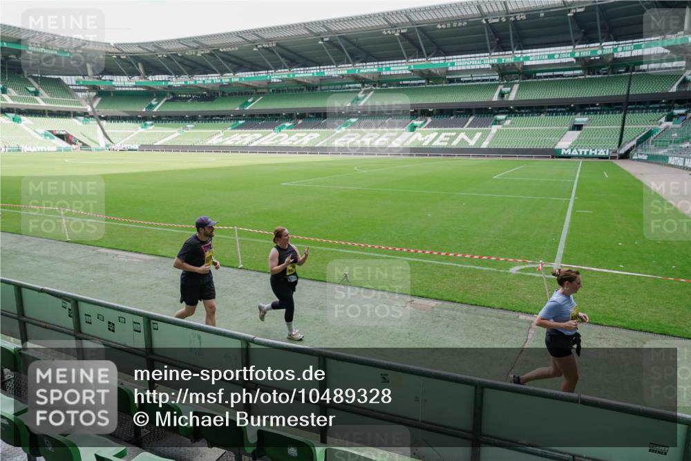13.09.2026 - 21. swb-Marathon Bremen Michael Burmester http://msf.ph/oto/10489328 13.09.2026 10:45:25 Laufen im Stadion 10137, 10176, 10191, 10192, 10194, 10202, 10242, 10295, 10344, 10430, 10472, 10524, 10568, 10600, 10629, 10651, 10679, 10713, 10779, 10979, 10999, 11050, 11081, 11181, 11200, 11233, 11244, 11307, 11309, 11355, 11367, 11385, 11408, 11495, 11574, 11629, 11709, 11760, 11808, 11821, 11932, 11943, 12057, 12089, 12151, 12153, 12177, 12178, 12224, 12226, 12285, 12311, 12321, 12374, 12462, 12539, 10148, 10163, 10303, 10330 meine-sportfotos.de