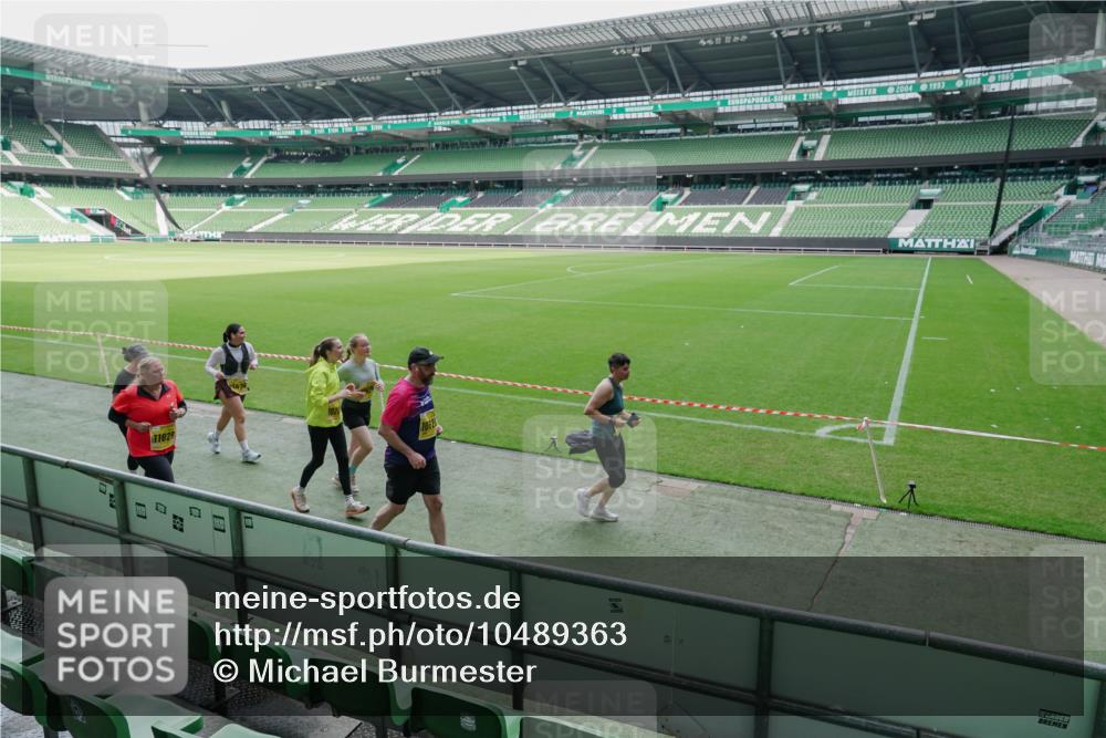 13.09.2026 - 21. swb-Marathon Bremen Michael Burmester http://msf.ph/oto/10489363 13.09.2026 10:46:38 Laufen im Stadion 10137, 10161, 10194, 10202, 10242, 10349, 10430, 10472, 10524, 10535, 10600, 10651, 10895, 10933, 10970, 11050, 11181, 11200, 11244, 11296, 11309, 11367, 11457, 11529, 11530, 11546, 11573, 11574, 11579, 11639, 11675, 11709, 11760, 11821, 12089, 12153, 12177, 12178, 12211, 12285, 12316, 12317, 12374, 12422, 12462, 12539, 10002, 10004, 10005, 10148, 10271, 10303, 10325, 10330, 10335, 10361, 10459, 10513, 10605, 10606, 10756, 10779, 10882, 10997 meine-sportfotos.de