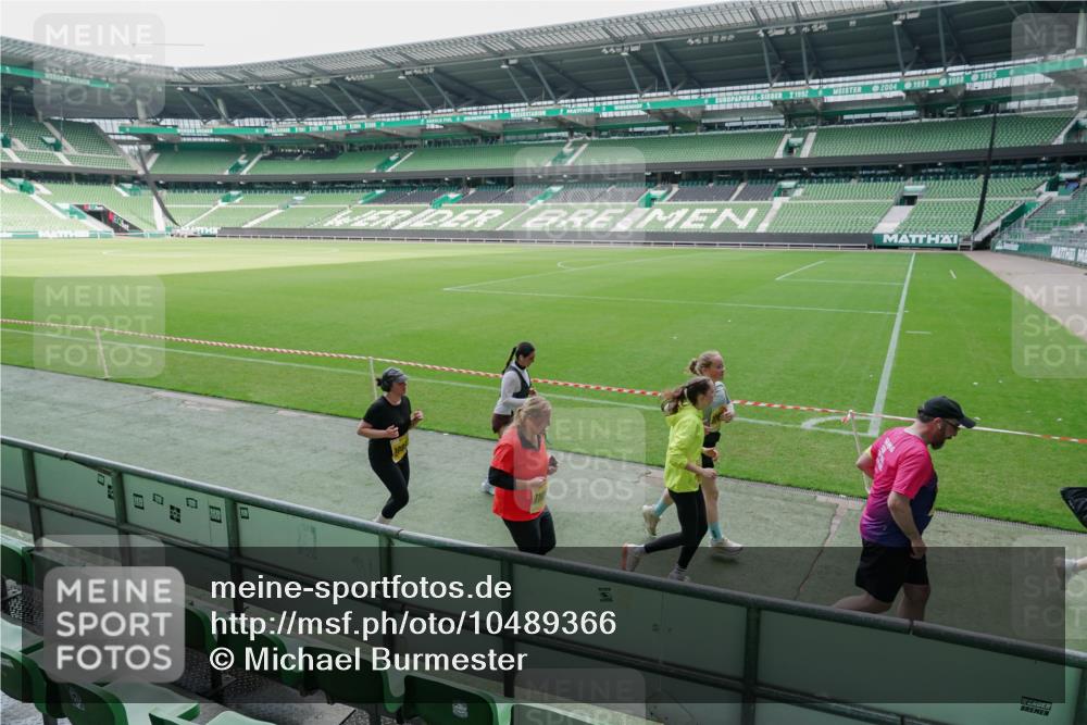 13.09.2026 - 21. swb-Marathon Bremen Michael Burmester http://msf.ph/oto/10489366 13.09.2026 10:46:40 Laufen im Stadion 10137, 10161, 10202, 10242, 10349, 10430, 10472, 10524, 10535, 10600, 10651, 10895, 10933, 10970, 11050, 11181, 11200, 11244, 11296, 11309, 11367, 11457, 11529, 11530, 11546, 11573, 11574, 11579, 11639, 11675, 11709, 11760, 11821, 12089, 12153, 12157, 12177, 12178, 12211, 12285, 12316, 12317, 12374, 12422, 12462, 12539, 10002, 10004, 10005, 10148, 10271, 10303, 10325, 10330, 10335, 10361, 10459, 10513, 10605, 10606, 10756, 10779, 10882, 10997 meine-sportfotos.de