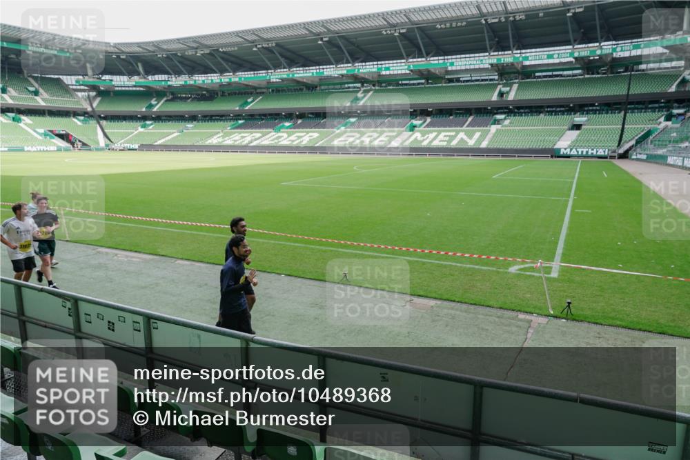 13.09.2026 - 21. swb-Marathon Bremen Michael Burmester http://msf.ph/oto/10489368 13.09.2026 10:46:43 Laufen im Stadion 10137, 10161, 10202, 10242, 10349, 10430, 10472, 10524, 10535, 10651, 10895, 10933, 10970, 11050, 11181, 11200, 11244, 11296, 11309, 11367, 11457, 11529, 11530, 11546, 11573, 11574, 11579, 11639, 11675, 11709, 11760, 11821, 12153, 12157, 12177, 12178, 12211, 12285, 12316, 12317, 12374, 12422, 12462, 12539, 10002, 10004, 10005, 10148, 10271, 10303, 10325, 10330, 10335, 10361, 10459, 10513, 10605, 10606, 10756, 10779, 10882, 10997 meine-sportfotos.de