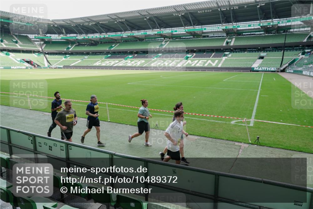 13.09.2026 - 21. swb-Marathon Bremen Michael Burmester http://msf.ph/oto/10489372 13.09.2026 10:46:47 Laufen im Stadion 10161, 10202, 10242, 10349, 10430, 10472, 10524, 10535, 10651, 10895, 10933, 10970, 11050, 11181, 11244, 11296, 11309, 11367, 11457, 11529, 11530, 11546, 11573, 11574, 11579, 11639, 11675, 11709, 11760, 11821, 12153, 12157, 12177, 12178, 12211, 12285, 12316, 12317, 12374, 12422, 12462, 10002, 10004, 10005, 10148, 10271, 10303, 10325, 10330, 10335, 10361, 10459, 10513, 10605, 10606, 10629, 10756, 10779, 10882, 10997 meine-sportfotos.de