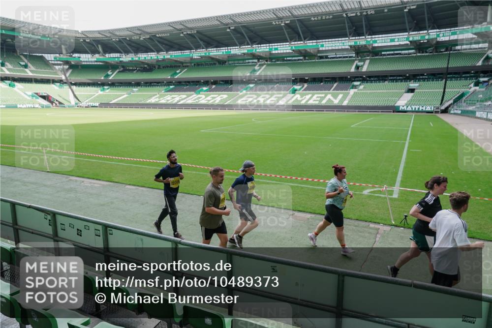 13.09.2026 - 21. swb-Marathon Bremen Michael Burmester http://msf.ph/oto/10489373 13.09.2026 10:46:48 Laufen im Stadion 10161, 10202, 10242, 10349, 10430, 10472, 10524, 10535, 10651, 10895, 10933, 10970, 11050, 11181, 11244, 11296, 11309, 11367, 11457, 11529, 11530, 11546, 11573, 11574, 11579, 11639, 11675, 11709, 11760, 11821, 12153, 12157, 12177, 12178, 12211, 12285, 12316, 12317, 12374, 12422, 12462, 10002, 10004, 10005, 10148, 10271, 10303, 10325, 10330, 10335, 10361, 10459, 10513, 10605, 10606, 10629, 10756, 10779, 10882, 10997 meine-sportfotos.de
