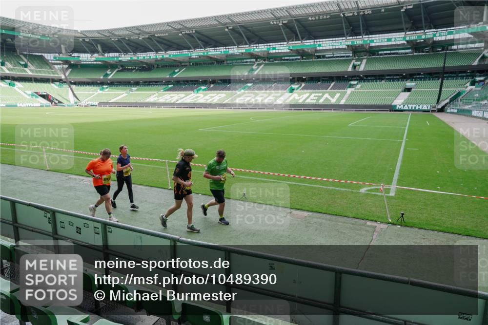 13.09.2026 - 21. swb-Marathon Bremen Michael Burmester http://msf.ph/oto/10489390 13.09.2026 10:47:18 Laufen im Stadion 10161, 10264, 10349, 10535, 10895, 10933, 10970, 11050, 11104, 11181, 11244, 11262, 11296, 11443, 11457, 11529, 11530, 11546, 11573, 11574, 11579, 11639, 11663, 11675, 11698, 11760, 11821, 12157, 12211, 12285, 12316, 12317, 12340, 12374, 12422, 12444, 12462, 10002, 10004, 10005, 10176, 10191, 10192, 10271, 10295, 10325, 10335, 10361, 10459, 10513, 10605, 10606, 10629, 10756, 10779, 10882, 10997, 10999, 11233 meine-sportfotos.de