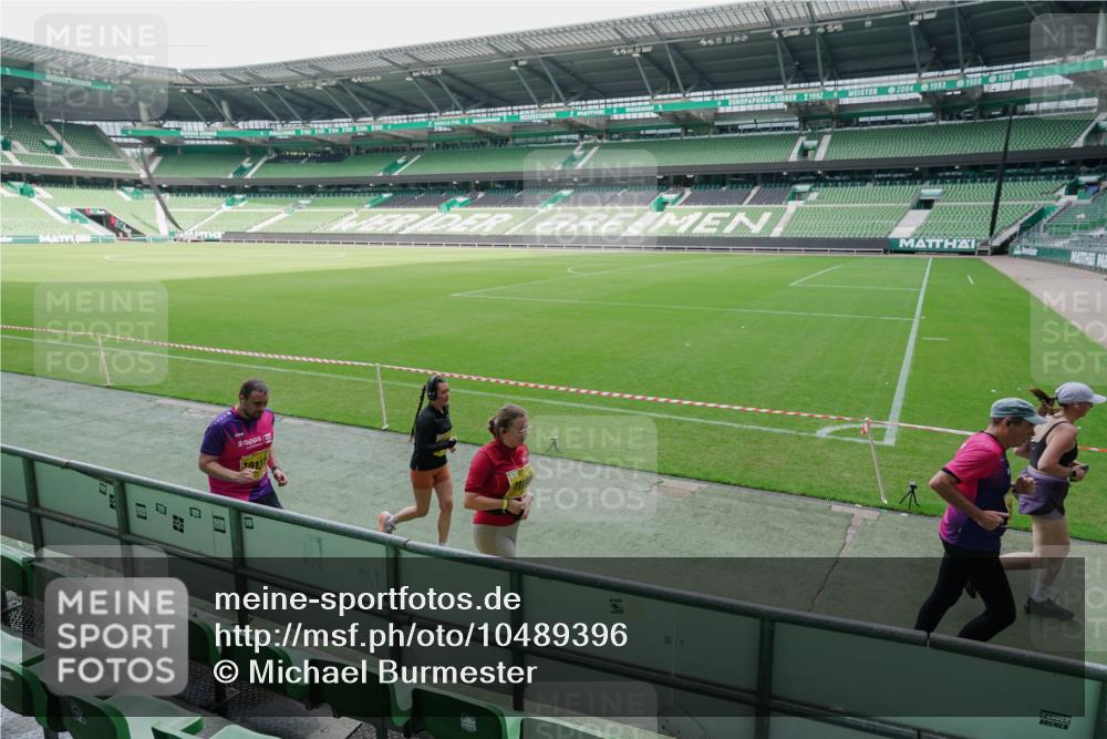 13.09.2026 - 21. swb-Marathon Bremen Michael Burmester http://msf.ph/oto/10489396 13.09.2026 10:47:23 Laufen im Stadion 10161, 10264, 10292, 10349, 10535, 10732, 10895, 10925, 10933, 10970, 11050, 11104, 11181, 11244, 11262, 11296, 11423, 11443, 11457, 11529, 11530, 11546, 11573, 11574, 11579, 11639, 11663, 11675, 11698, 11760, 12083, 12157, 12211, 12285, 12316, 12317, 12340, 12374, 12422, 12444, 12462, 12472, 10002, 10004, 10005, 10176, 10191, 10192, 10271, 10295, 10325, 10335, 10361, 10459, 10513, 10605, 10606, 10629, 10756, 10779, 10882, 10997, 10999, 11233 meine-sportfotos.de