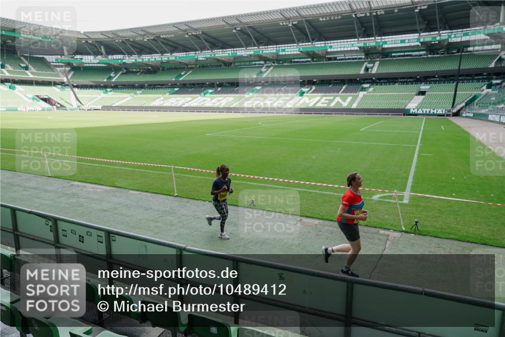 13.09.2026 - 21. swb-Marathon Bremen Michael Burmester http://msf.ph/oto/10489412 13.09.2026 10:48:26 Laufen im Stadion 10264, 10292, 10349, 10407, 10413, 10440, 10732, 10754, 10789, 10925, 11104, 11254, 11262, 11423, 11443, 11541, 11663, 11698, 11942, 11980, 12083, 12157, 12340, 12444, 12471, 12472, 12542, 12561, 10137, 10176, 10191, 10192, 10194, 10202, 10242, 10295, 10344, 10430, 10472, 10524, 10568, 10600, 10629, 10651, 10679, 10713, 10756, 10779, 10882, 10979, 10997, 10999, 11081, 11200, 11233, 11309, 11367, 11495, 12089, 12153, 12177, 12178 meine-sportfotos.de