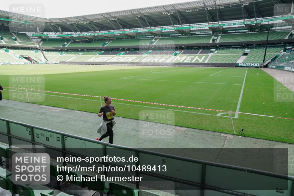 13.09.2026 - 21. swb-Marathon Bremen Michael Burmester http://msf.ph/oto/10489413 13.09.2026 10:48:29 Laufen im Stadion 10264, 10292, 10349, 10407, 10413, 10440, 10732, 10754, 10789, 10925, 11104, 11254, 11262, 11423, 11443, 11541, 11663, 11698, 11851, 11942, 11980, 12083, 12157, 12340, 12444, 12471, 12472, 12542, 12561, 10137, 10176, 10191, 10192, 10194, 10202, 10242, 10295, 10344, 10430, 10472, 10524, 10568, 10600, 10629, 10651, 10679, 10713, 10756, 10779, 10882, 10979, 10997, 10999, 11081, 11200, 11233, 11309, 11367, 11495, 11709, 11821, 12089, 12153, 12177, 12178 meine-sportfotos.de