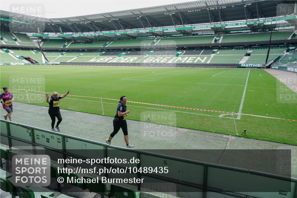 13.09.2026 - 21. swb-Marathon Bremen Michael Burmester http://msf.ph/oto/10489435 13.09.2026 10:50:10 Laufen im Stadion 10413, 10573, 10627, 10667, 10710, 10754, 11031, 11254, 11266, 11541, 11712, 11780, 11851, 11942, 11980, 12440, 10161, 10349, 10472, 10535, 10651, 10895, 10933, 10970, 11050, 11181, 11244, 11296, 11309, 11367, 11457, 11529, 11530, 11546, 11573, 11574, 11579, 11639, 11675, 11709, 11760, 11821, 12157, 12177, 12178 meine-sportfotos.de