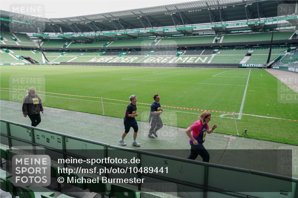 13.09.2026 - 21. swb-Marathon Bremen Michael Burmester http://msf.ph/oto/10489441 13.09.2026 10:50:41 Laufen im Stadion 10533, 10534, 10573, 10627, 10667, 10710, 11031, 11266, 11352, 11496, 11712, 11780, 11807, 12377, 12408, 12440, 12535, 10161, 10264, 10349, 10535, 10895, 10933, 10970, 11050, 11104, 11262, 11296, 11443, 11457, 11529, 11530, 11546, 11573, 11579, 11639, 11663, 11675, 11698, 11760, 12157, 12340, 12444 meine-sportfotos.de
