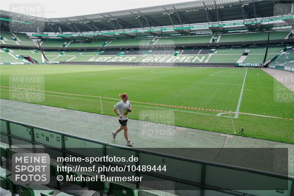 13.09.2026 - 21. swb-Marathon Bremen Michael Burmester http://msf.ph/oto/10489444 13.09.2026 10:50:47 Laufen im Stadion 10533, 10534, 10573, 10627, 10650, 10667, 10710, 11031, 11195, 11266, 11352, 11496, 11712, 11780, 11807, 12377, 12408, 12440, 12535, 10161, 10264, 10292, 10349, 10535, 10732, 10895, 10925, 10933, 10970, 11104, 11262, 11296, 11423, 11443, 11457, 11529, 11530, 11546, 11573, 11579, 11639, 11663, 11675, 11698, 11760, 12083, 12157, 12340, 12444, 12472 meine-sportfotos.de