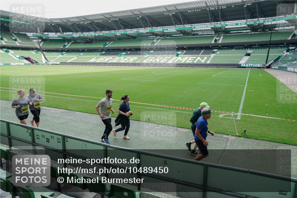 13.09.2026 - 21. swb-Marathon Bremen Michael Burmester http://msf.ph/oto/10489450 13.09.2026 10:51:39 Laufen im Stadion 10387, 10533, 10534, 10573, 10627, 10650, 10967, 10968, 11017, 11025, 11161, 11195, 11266, 11341, 11352, 11444, 11496, 11538, 11807, 12377, 12408, 12535, 12546, 10264, 10292, 10349, 10407, 10440, 10732, 10789, 10925, 11104, 11262, 11423, 11443, 11541, 11663, 11698, 11980, 12083, 12157, 12340, 12444, 12471, 12472, 12542, 12561 meine-sportfotos.de