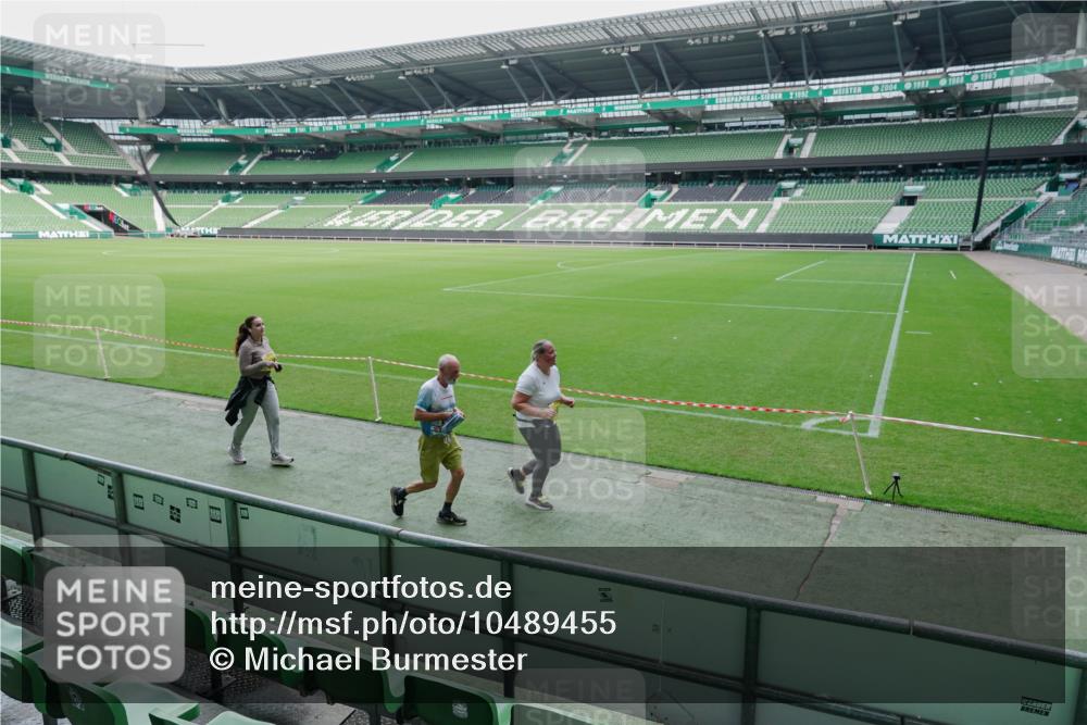 13.09.2026 - 21. swb-Marathon Bremen Michael Burmester http://msf.ph/oto/10489455 13.09.2026 10:52:07 Laufen im Stadion 10317, 10387, 10533, 10534, 10573, 10650, 10967, 10968, 11017, 11025, 11161, 11195, 11341, 11352, 11444, 11496, 11538, 11807, 12377, 12408, 12535, 12546, 10264, 10292, 10407, 10413, 10440, 10732, 10754, 10789, 10925, 11104, 11254, 11262, 11423, 11443, 11541, 11663, 11698, 11851, 11942, 11980, 12083, 12340, 12444, 12471, 12472, 12542, 12561 meine-sportfotos.de