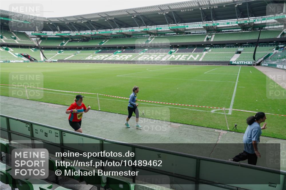 13.09.2026 - 21. swb-Marathon Bremen Michael Burmester http://msf.ph/oto/10489462 13.09.2026 10:52:20 Laufen im Stadion 10317, 10387, 10533, 10534, 10650, 10967, 10968, 11017, 11025, 11161, 11195, 11341, 11352, 11444, 11496, 11538, 11807, 12377, 12408, 12416, 12535, 12546, 10264, 10292, 10407, 10413, 10440, 10732, 10754, 10789, 10925, 11104, 11254, 11262, 11423, 11443, 11541, 11698, 11712, 11851, 11942, 11980, 12083, 12440, 12444, 12471, 12472, 12542, 12561 meine-sportfotos.de