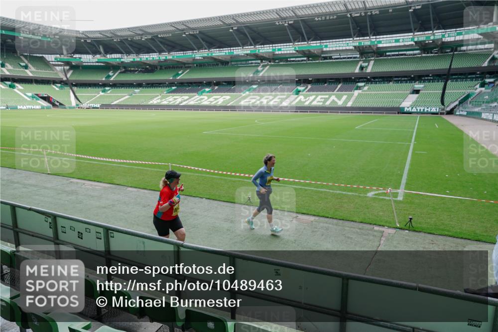 13.09.2026 - 21. swb-Marathon Bremen Michael Burmester http://msf.ph/oto/10489463 13.09.2026 10:52:20 Laufen im Stadion 10317, 10387, 10533, 10534, 10650, 10967, 10968, 11017, 11025, 11161, 11195, 11341, 11352, 11444, 11496, 11538, 11807, 12377, 12408, 12416, 12535, 12546, 10264, 10292, 10407, 10413, 10440, 10732, 10754, 10789, 10925, 11104, 11254, 11262, 11423, 11443, 11541, 11698, 11712, 11851, 11942, 11980, 12083, 12440, 12444, 12471, 12472, 12542, 12561 meine-sportfotos.de