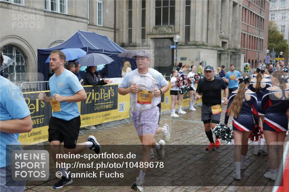 13.09.2026 - Kiel Lauf Yannick Fuchs http://msf.ph/oto/10489678 13.09.2026 11:42:48 Laufen 5985, 39, 3765, 1245 meine-sportfotos.de
