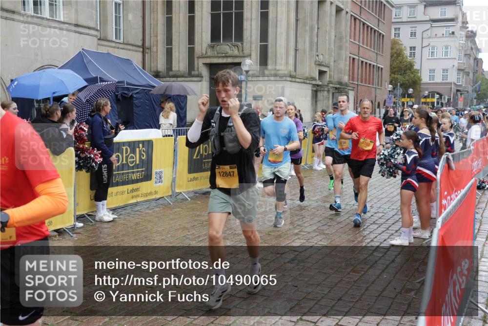 13.09.2026 - Kiel Lauf Yannick Fuchs http://msf.ph/oto/10490065 13.09.2026 11:45:44 Laufen 12847, 3736, 5708 meine-sportfotos.de