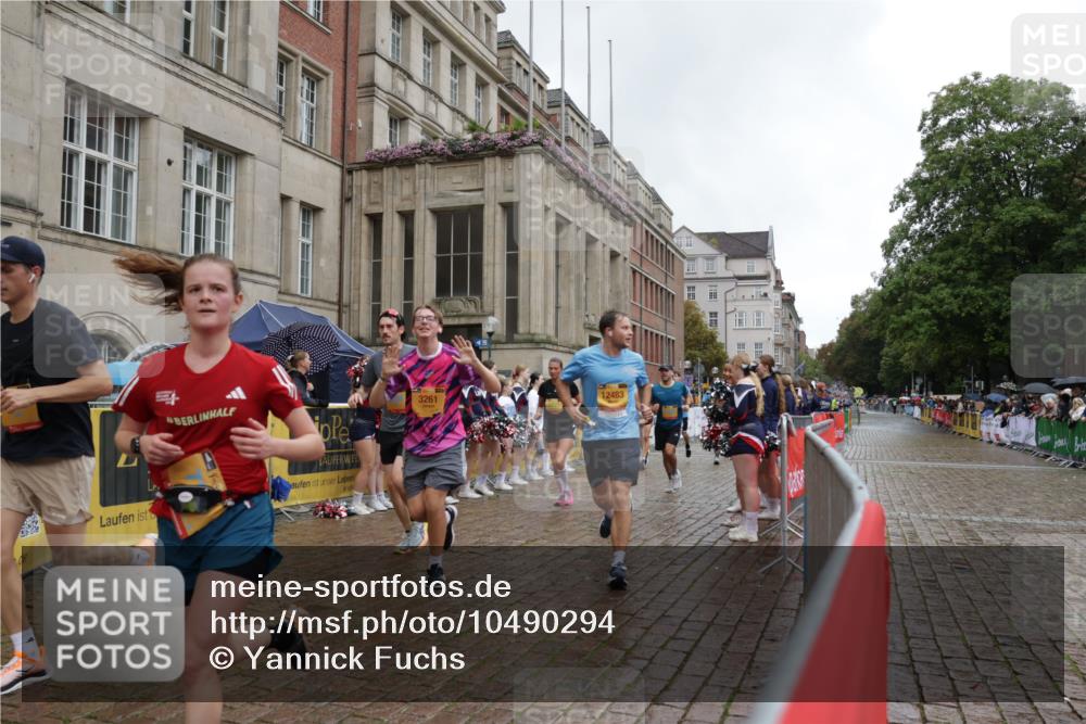 13.09.2026 - Kiel Lauf Yannick Fuchs http://msf.ph/oto/10490294 13.09.2026 11:47:28 Laufen 3261, 12483 meine-sportfotos.de