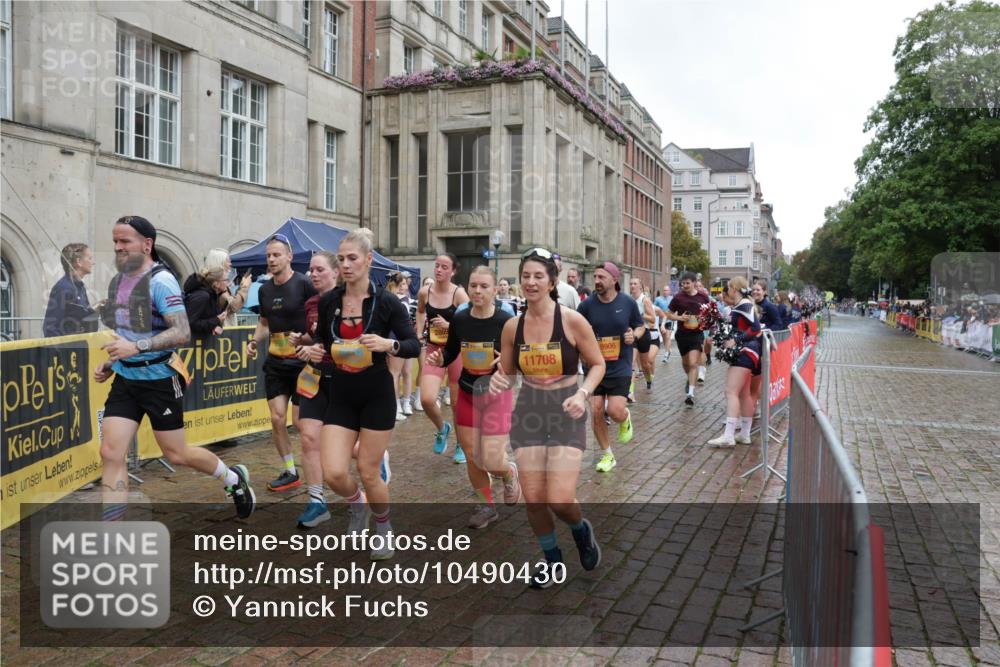 13.09.2026 - Kiel Lauf Yannick Fuchs http://msf.ph/oto/10490430 13.09.2026 11:48:19 Laufen 9906, 11708 meine-sportfotos.de