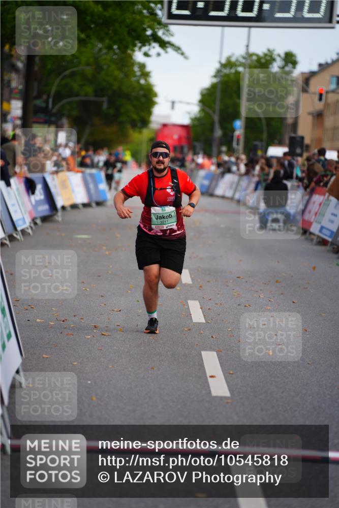 20.09.2026 - PSD Bank Halbmarathon LAZAROV Photography http://msf.ph/oto/10545818 20.09.2026 12:50:35 Ziel 1449, 3211, 3644 meine-sportfotos.de
