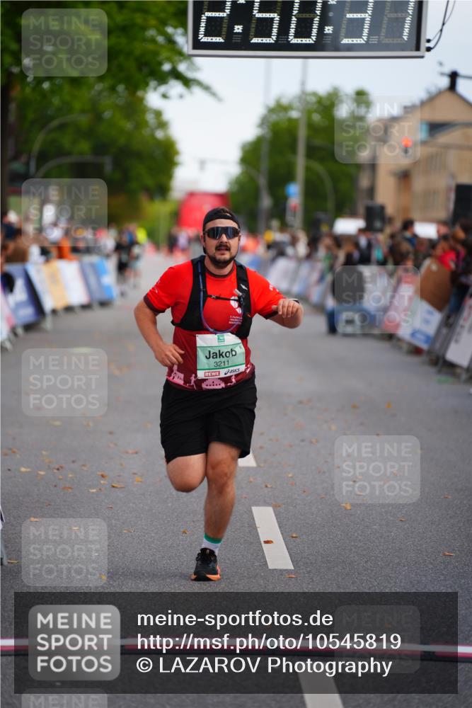 20.09.2026 - PSD Bank Halbmarathon LAZAROV Photography http://msf.ph/oto/10545819 20.09.2026 12:50:36 Ziel 1449, 3211, 3644 meine-sportfotos.de
