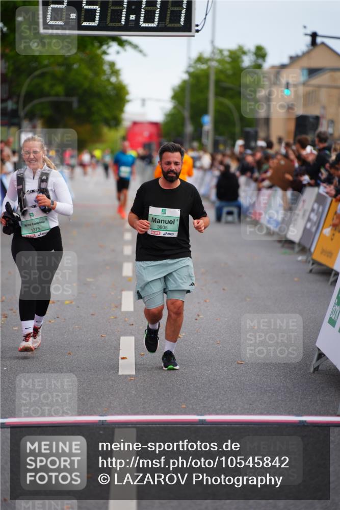 20.09.2026 - PSD Bank Halbmarathon LAZAROV Photography http://msf.ph/oto/10545842 20.09.2026 12:51:01 Ziel 1375, 1796, 3805 meine-sportfotos.de