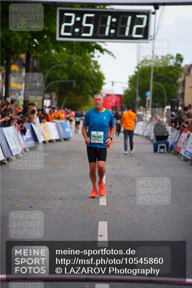 20.09.2026 - PSD Bank Halbmarathon LAZAROV Photography http://msf.ph/oto/10545860 20.09.2026 12:51:12 Ziel 2569 meine-sportfotos.de