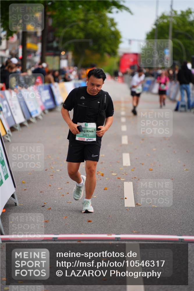 20.09.2026 - PSD Bank Halbmarathon LAZAROV Photography http://msf.ph/oto/10546317 20.09.2026 12:56:42 Ziel 3421 meine-sportfotos.de