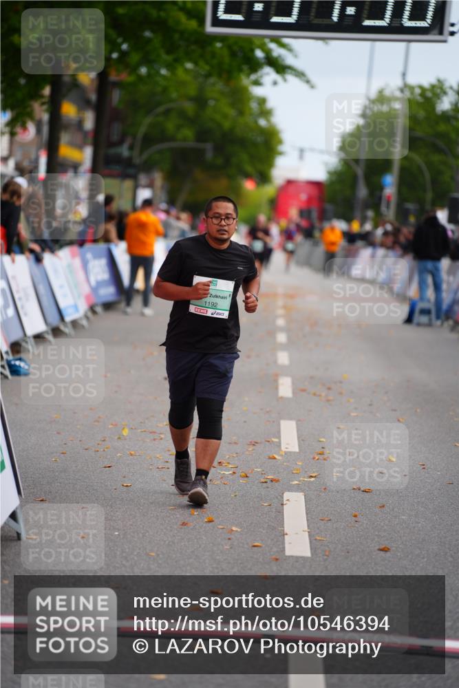 20.09.2026 - PSD Bank Halbmarathon LAZAROV Photography http://msf.ph/oto/10546394 20.09.2026 12:57:50 Ziel 1192 meine-sportfotos.de