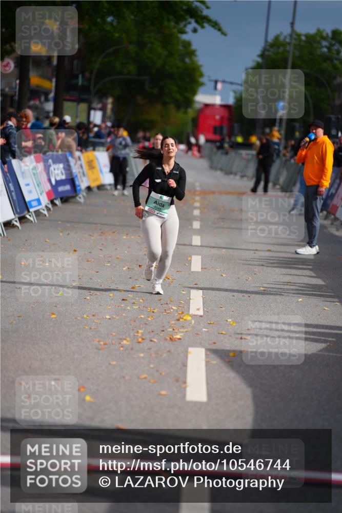 20.09.2026 - PSD Bank Halbmarathon LAZAROV Photography http://msf.ph/oto/10546744 20.09.2026 13:02:56 Ziel 4045 meine-sportfotos.de