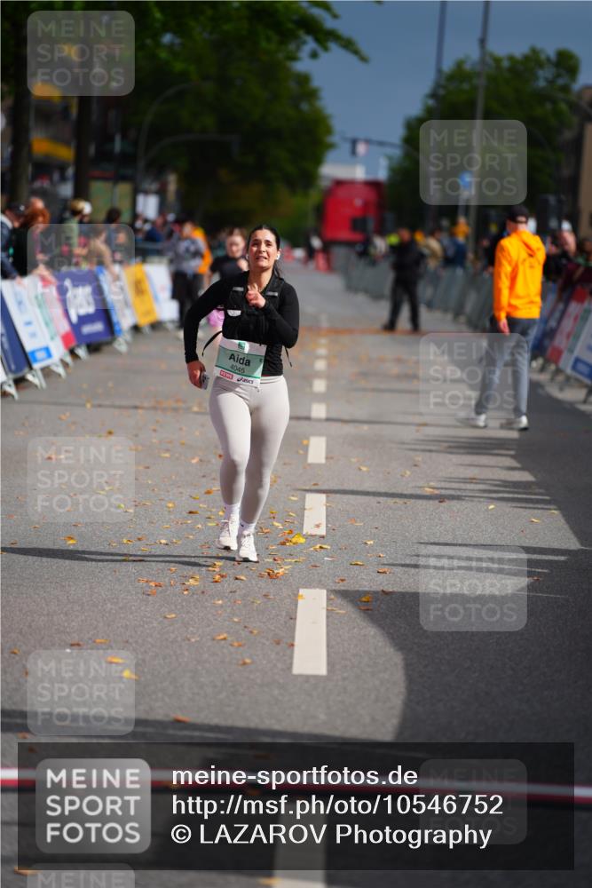 20.09.2026 - PSD Bank Halbmarathon LAZAROV Photography http://msf.ph/oto/10546752 20.09.2026 13:02:58 Ziel 4045 meine-sportfotos.de