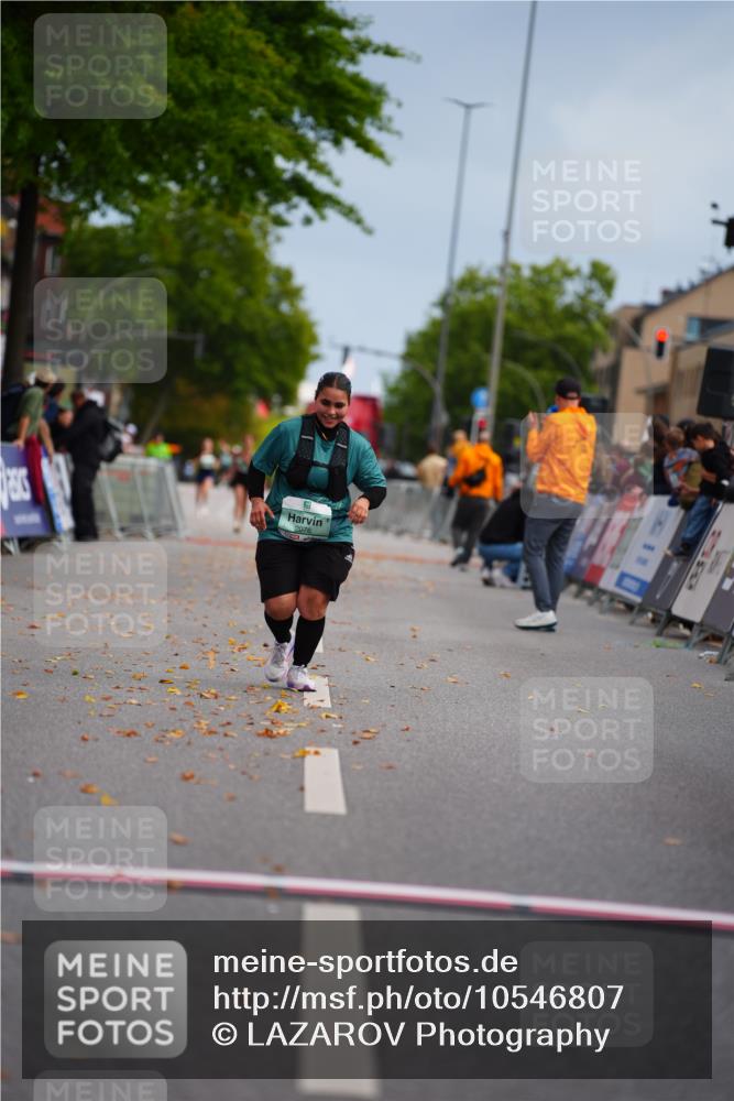 20.09.2026 - PSD Bank Halbmarathon LAZAROV Photography http://msf.ph/oto/10546807 20.09.2026 13:03:37 Ziel 2076, 4456 meine-sportfotos.de