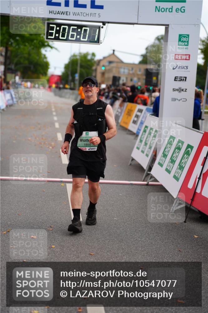 20.09.2026 - PSD Bank Halbmarathon LAZAROV Photography http://msf.ph/oto/10547077 20.09.2026 13:06:00 Ziel 1859 meine-sportfotos.de
