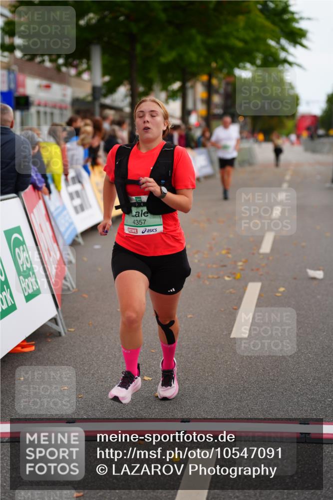 20.09.2026 - PSD Bank Halbmarathon LAZAROV Photography http://msf.ph/oto/10547091 20.09.2026 13:06:46 Ziel 4357 meine-sportfotos.de