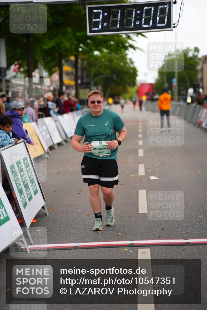 20.09.2026 - PSD Bank Halbmarathon LAZAROV Photography http://msf.ph/oto/10547351 20.09.2026 13:10:59 Ziel 3960 meine-sportfotos.de
