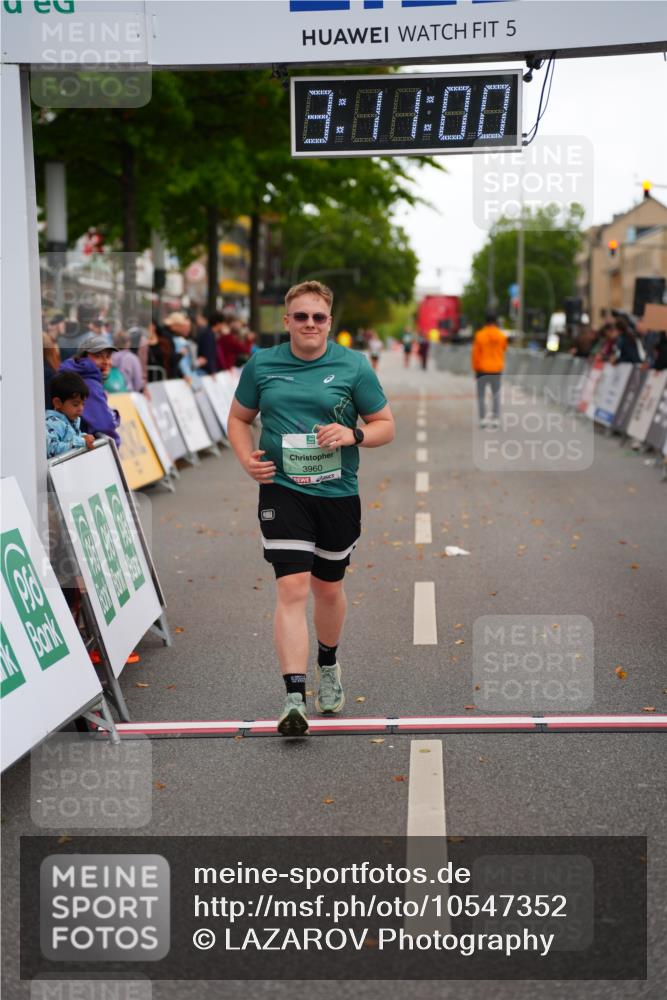 20.09.2026 - PSD Bank Halbmarathon LAZAROV Photography http://msf.ph/oto/10547352 20.09.2026 13:11:00 Ziel 3960 meine-sportfotos.de