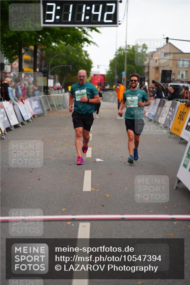 20.09.2026 - PSD Bank Halbmarathon LAZAROV Photography http://msf.ph/oto/10547394 20.09.2026 13:11:41 Ziel 3647, 3657 meine-sportfotos.de