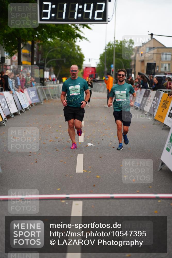 20.09.2026 - PSD Bank Halbmarathon LAZAROV Photography http://msf.ph/oto/10547395 20.09.2026 13:11:41 Ziel 3647, 3657 meine-sportfotos.de