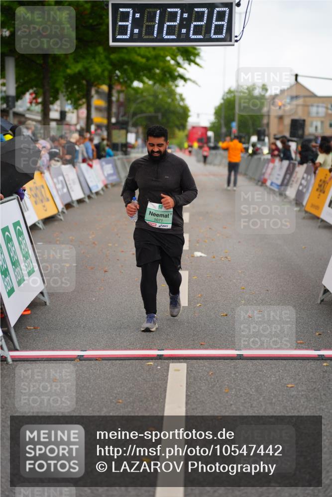 20.09.2026 - PSD Bank Halbmarathon LAZAROV Photography http://msf.ph/oto/10547442 20.09.2026 13:12:27 Ziel 1071 meine-sportfotos.de