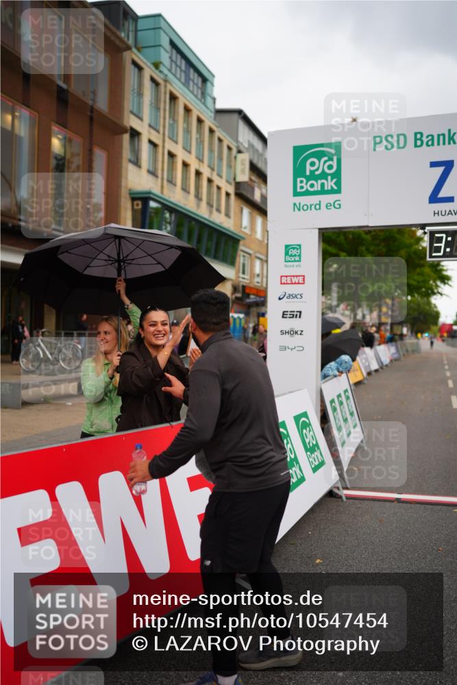 20.09.2026 - PSD Bank Halbmarathon LAZAROV Photography http://msf.ph/oto/10547454 20.09.2026 13:12:32 Ziel 1071 meine-sportfotos.de