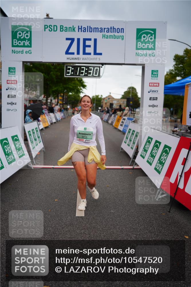 20.09.2026 - PSD Bank Halbmarathon LAZAROV Photography http://msf.ph/oto/10547520 20.09.2026 13:13:30 Ziel 2215 meine-sportfotos.de